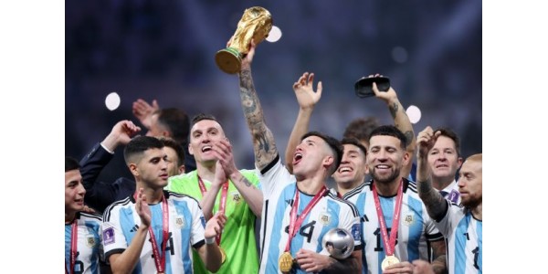 Manchester United lorgne sur le milieu de terrain argentin Enzo Fernández